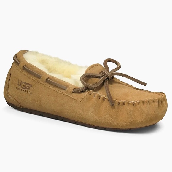 UGG Other - NWT and Box: Kids UGG Dakota slippers in chestnut color, Size 1 (kids)